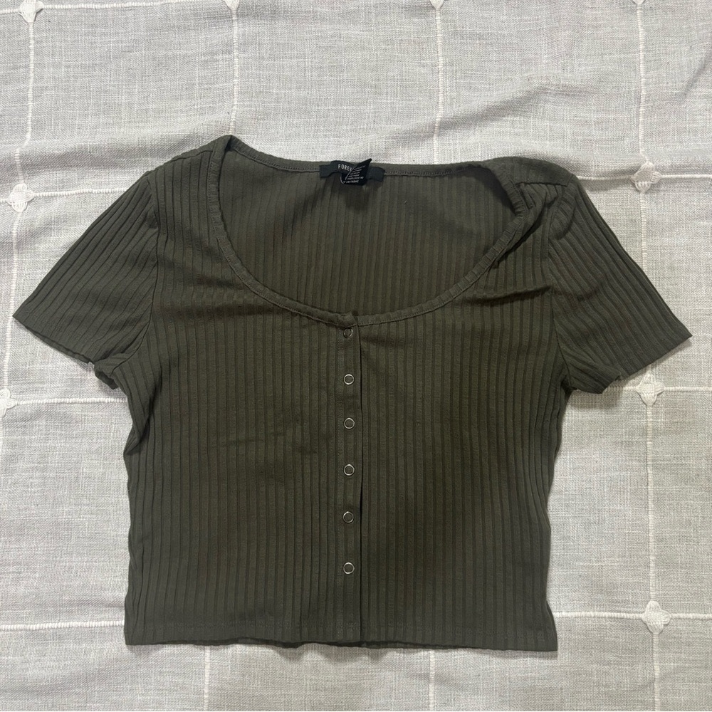 FOREVER 21 - olive crop top